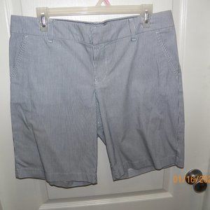 TOMMY HILFIGER BLUE AND WHITE SIZE 10 SHORTS